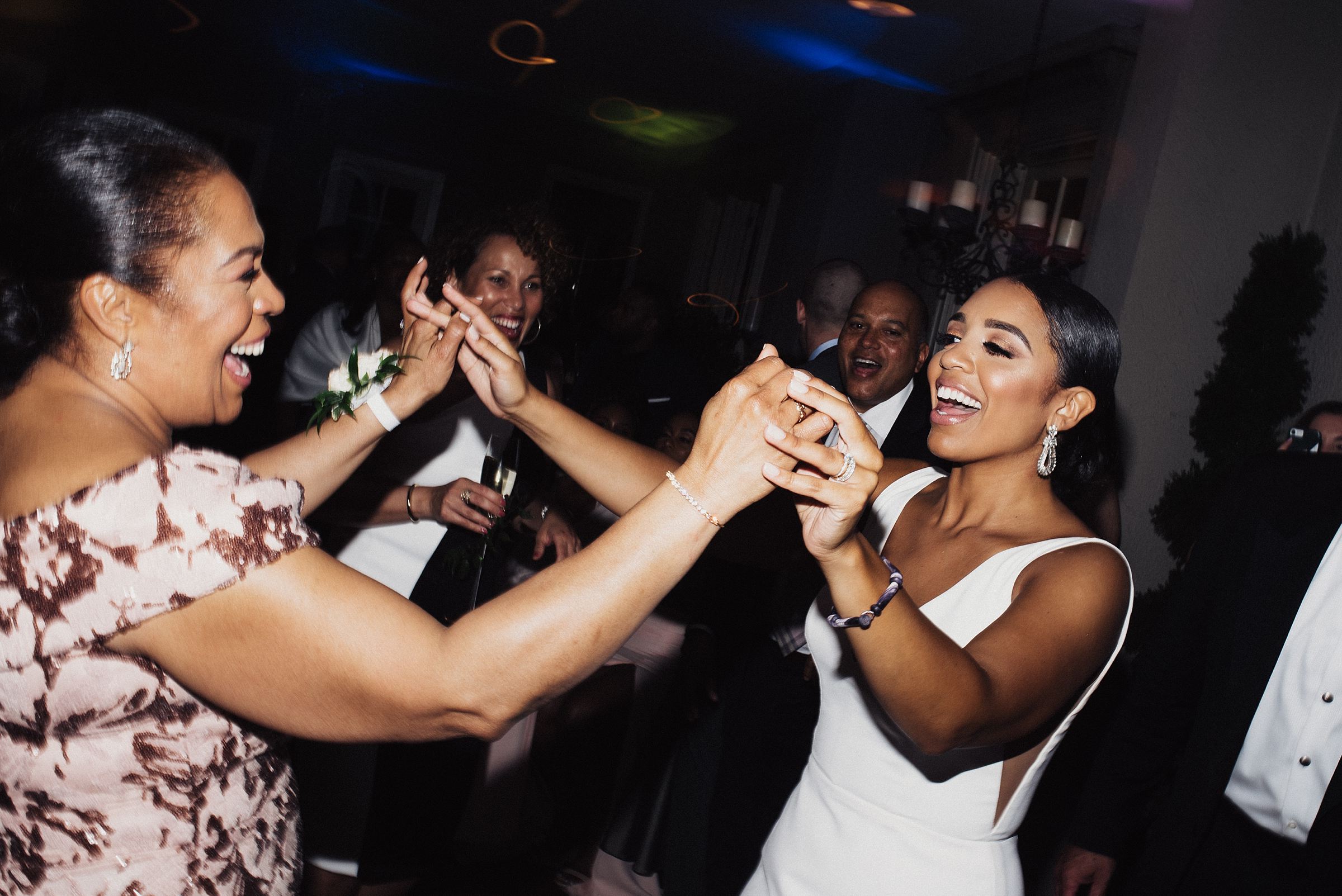 dance party at lord thompson manor wedding